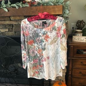 New Directions Top. Floral studded design. Size XL